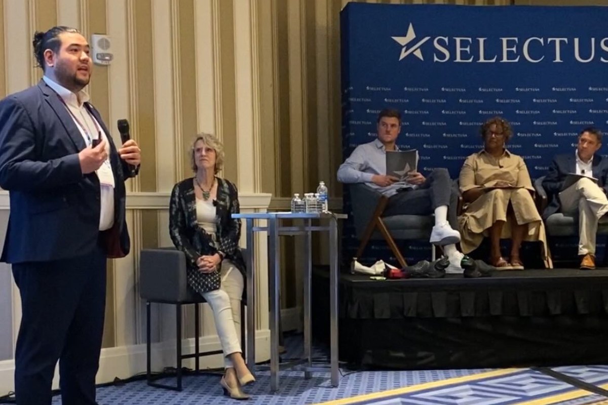Nick Inoue pitching GroundWaves to a judging panel at SelectUSA